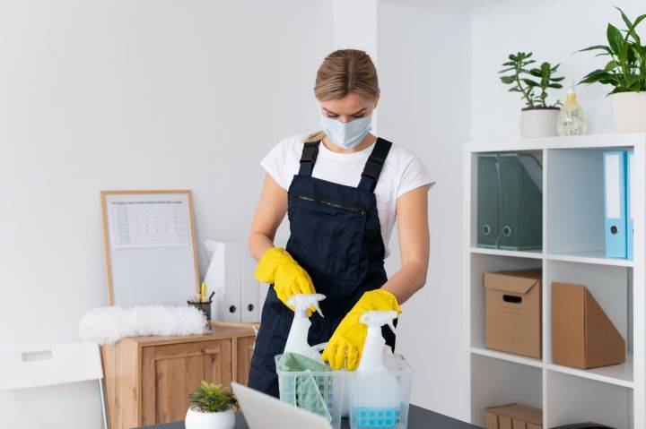 Worker Cleaner